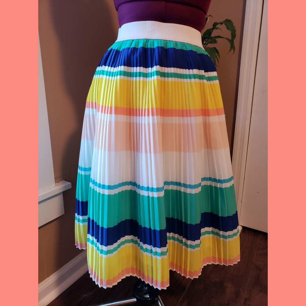 Striped pleated skirt